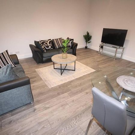 Great West Road Apartments Flat D Londra Esterno foto