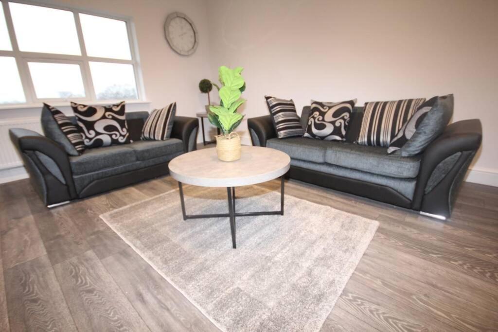 Great West Road Apartments Flat D Londra Esterno foto